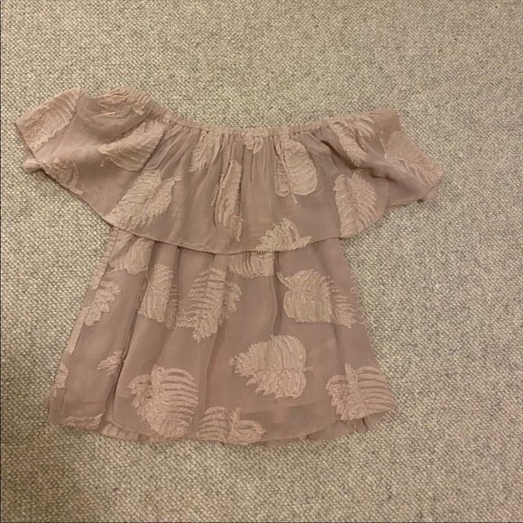 Aritzia Wilfred pink cold shoulder top - Picture 2 of 7